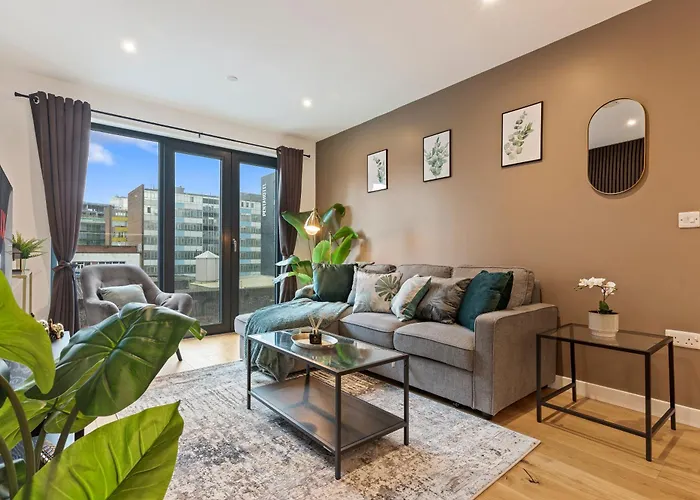 Shanti Suite - 2Bed 2Bath City Centre - Wifi - Netflix- Parking- Modern- Perfect For Family, Contractors, Leisure, Business By Shanti Nights Birmingham