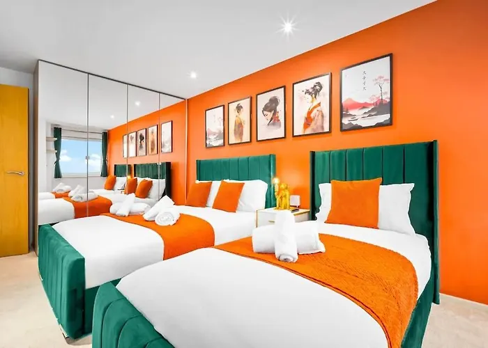 Top Floor City Centre Apartment - Sleeps 7 - 4 Beds - With Balcony And Parking - Smart Tv'S On Each Bedroom Wall - 5 Mins From Bullring, Selfridges, Moor Street Station - By Zena Stays Birmingham