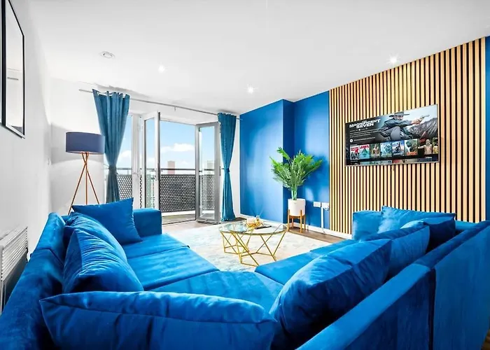 Top Floor City Centre Apartment - Sleeps 7 - 4 Beds - With Balcony And Parking - Smart Tv'S On Each Bedroom Wall - 5 Mins From Bullring, Selfridges, Moor Street Station - By Zena Stays Birmingham