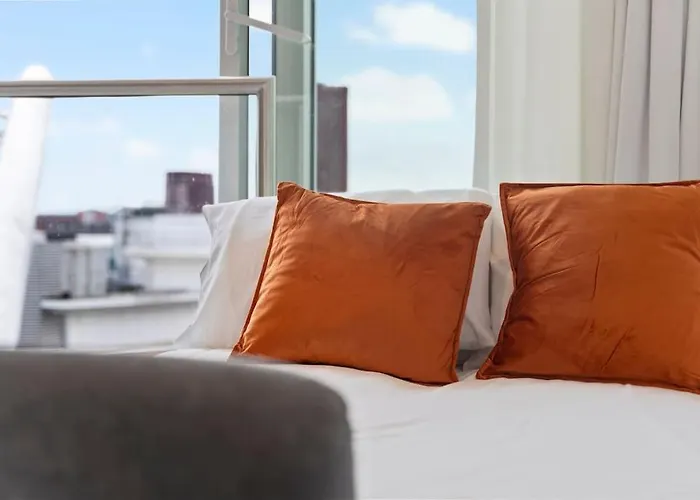Luxury Rotunda Studio With Free Voucher In New Street Birmingham