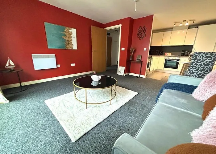Scenic Apartment In The Heart Of Birmingham City! - 24X7 Gym Access, Canalside View