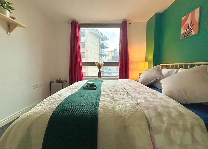 Scenic Apartment In The Heart Of Birmingham City! - 24X7 Gym Access, Canalside View
