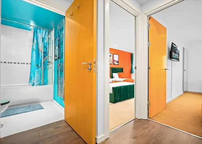 Spacious 2 Bed Apt B'Ham Cc With Parking Sleeps 7 Birmingham