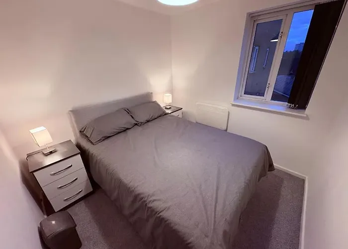 Two Bed Spacious Apartment, Central Location, Free Parking And Wifi Birmingham