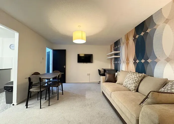 Two Bed Spacious Apartment, Central Location, Free Parking And Wifi Birmingham