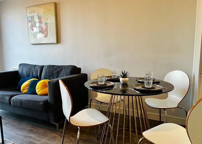 Premium Deals L Spacious 2Bed 2Bath - Free Parking & Netflix Jvt Short Lets Birmingham