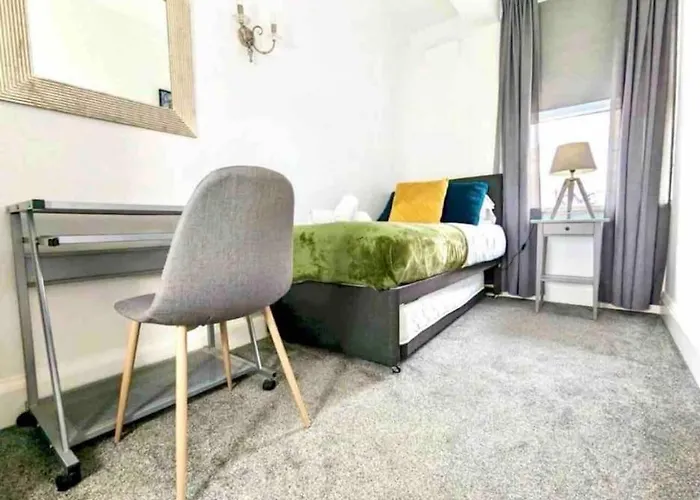 Meadows Court - Celeste Living Group - Mansion Style Apt Birmingham