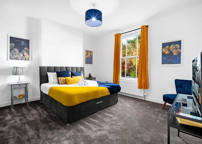 Large Modern Apartment - High-Speed Wifi - Street Parking 3Br Birmingham