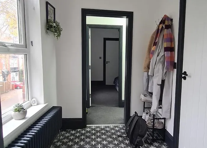 Deluxe 2-Bed Apartment, Birmingham