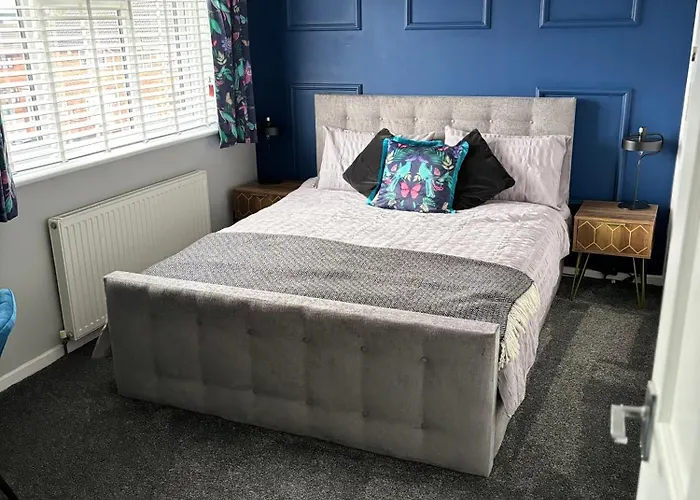 Skyline Loft - Modern Private King Room With Ensuite Birmingham