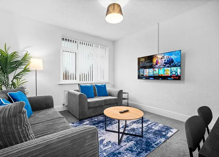 Two Bedroom Apartment - On Street Parking Available - Netflix - Wifi - Top Rated - 311M Birmingham