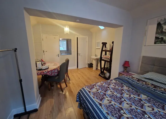 Studio-Lickeyhills-Nearattractions-Garden-1 Pet Ok Birmingham