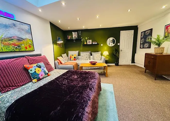 #11 Impressive And Spacious Studio Sleeps 4 - Perfect For Contractors And Families - Free Parking Birmingham
