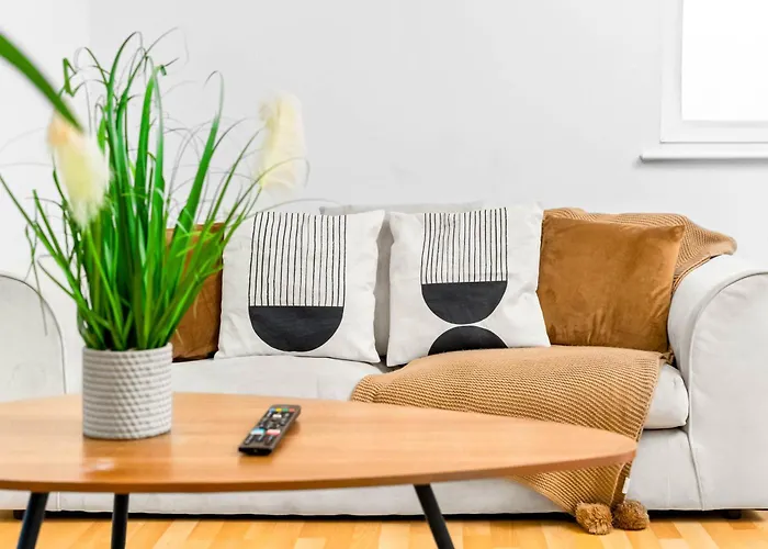 Elegant Two-Bedroom Apartment - Central Location - Balcony 1109M Birmingham