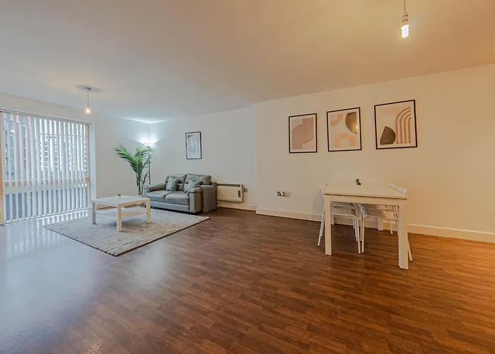 Central Birmingham City Centre Modern One Bedroom Apartment Free Gated Parking