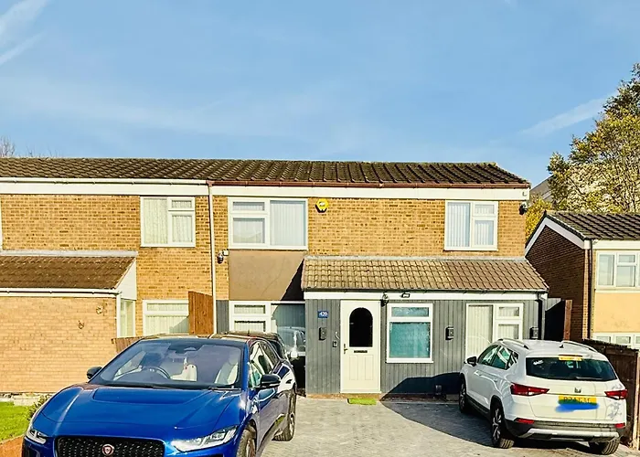 Birmingham City Centre- 9 Bed House With Free Parking