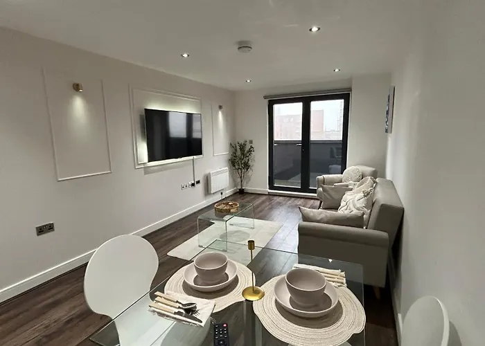 Spacious 2Br Apartment With Balcony - Netflix, Youtube, Amazon Tv, Superfast Wifi - Just 10 Mins To Birmingham Centre, Bullring, Train, Coach Station And Birmingham Fc