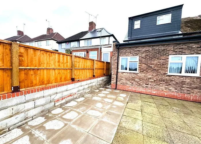 Stylish Apartment Near Birmingham