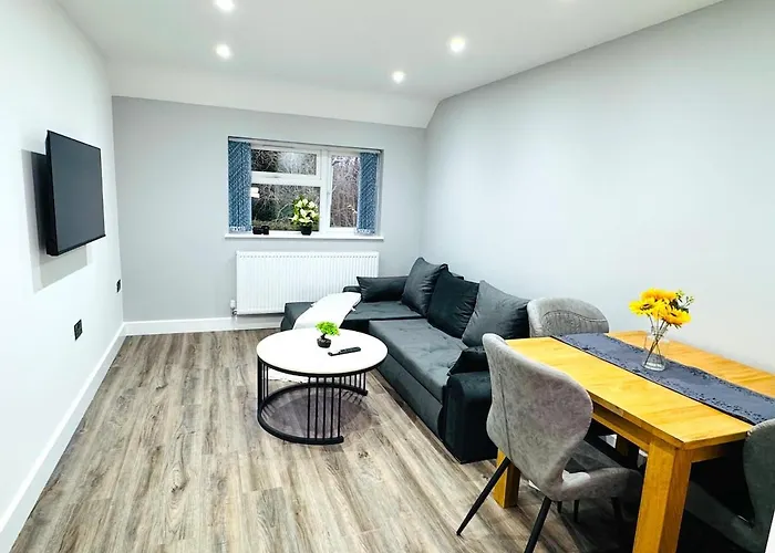 Stylish Apartment Near Birmingham