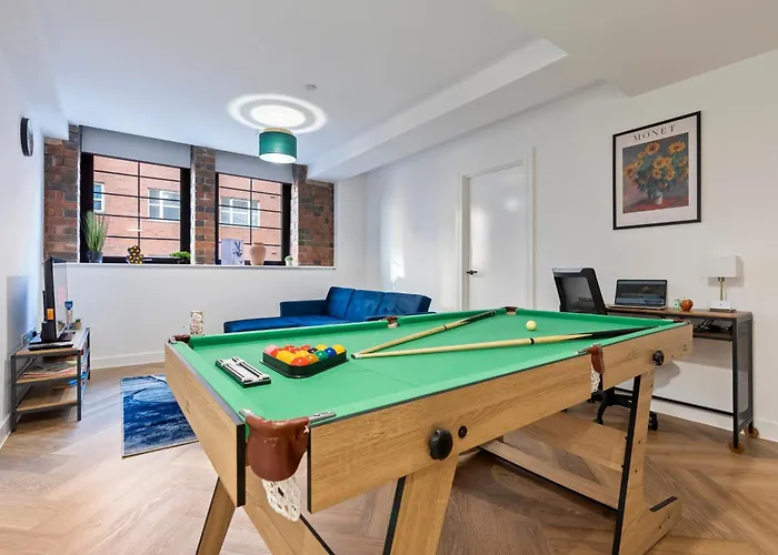 Signature Suite- City Centre, Pool Table, Canal, Netflix Sleeps 6 Birmingham