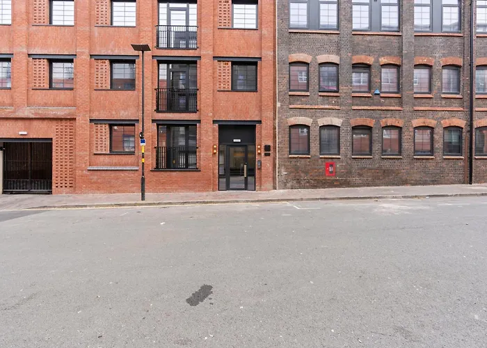 Signature Suite- City Centre, Pool Table, Canal, Netflix Sleeps 6 Birmingham