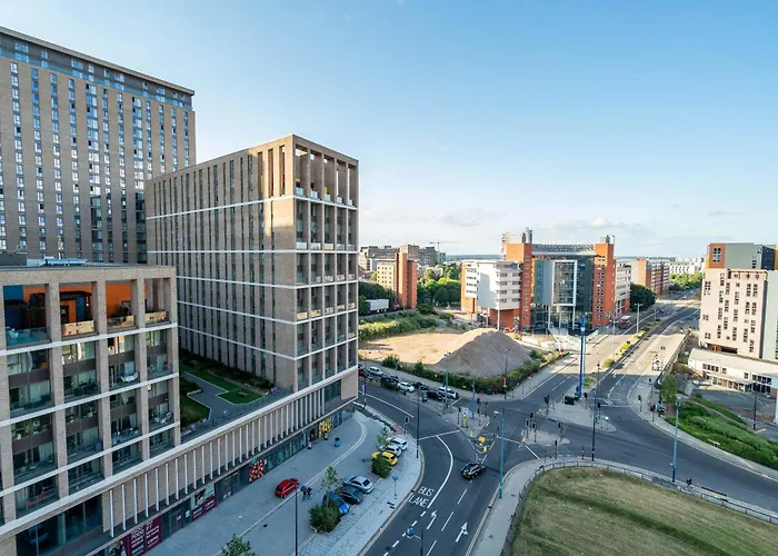 Stylish 2 Bedroom Apartment - City Centre - Large Balcony - Secure Parking 1001M Birmingham