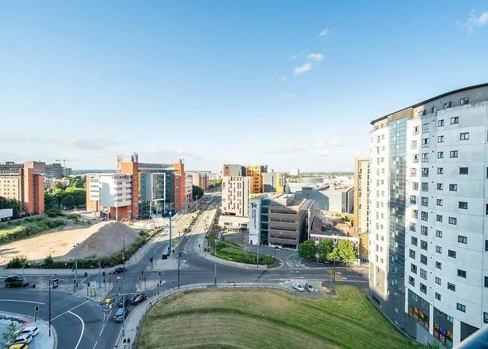 Stylish 2 Bedroom Apartment - City Centre - Large Balcony - Secure Parking 1001M Birmingham