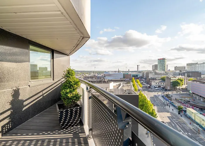 Stylish 2 Bedroom Apartment - City Centre - Large Balcony - Secure Parking 1001M Birmingham
