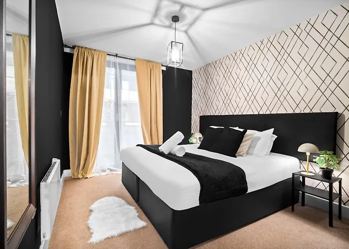 Arcadian Apartment - King Bed - Private Balcony & Secure Parking 14A Birmingham
