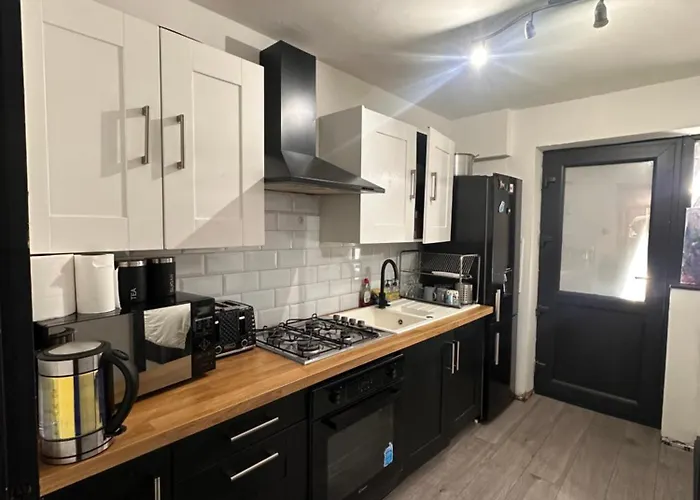Triple Room Near Train Station Birmingham