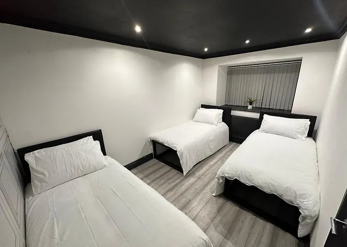 Triple Room Near Train Station Birmingham