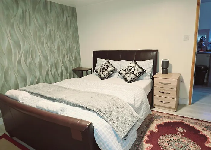 Cosey Home Near Nec & Birmingham Airport