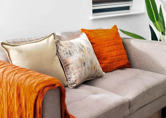 Modern 1-Bed Apartment Sleeps 4 Birmingham