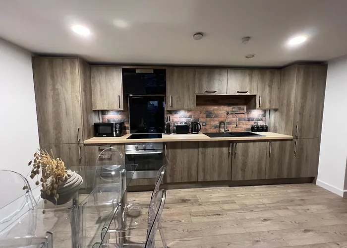 2 Bedroom Top Floor City View Birmingham