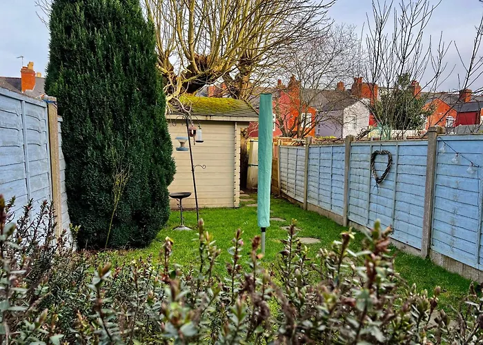 2 Bed Home In Birmingham Contractors Free Parking And Fast Wi-Fi
