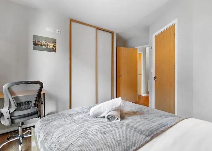 Modern 2 Bed Apartment Near Bullring,Birmingham City Centre - Free Parking