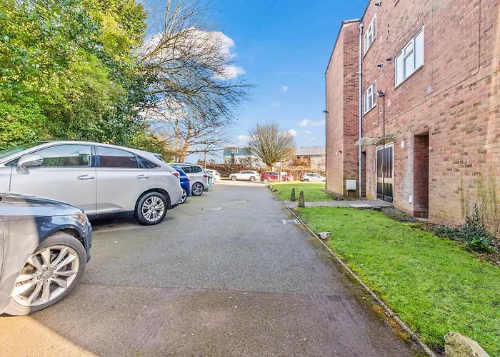 Luxury 2 Bedroom Apartment With Free Parking Opposite Queen Elizabeth Hospital Birmingham