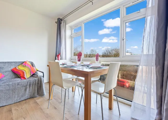Luxury 2 Bedroom Apartment With Free Parking Opposite Queen Elizabeth Hospital Birmingham