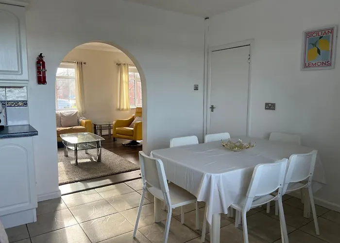 Tile Cross Entire Apartment - Near Airport, Nec & More Birmingham