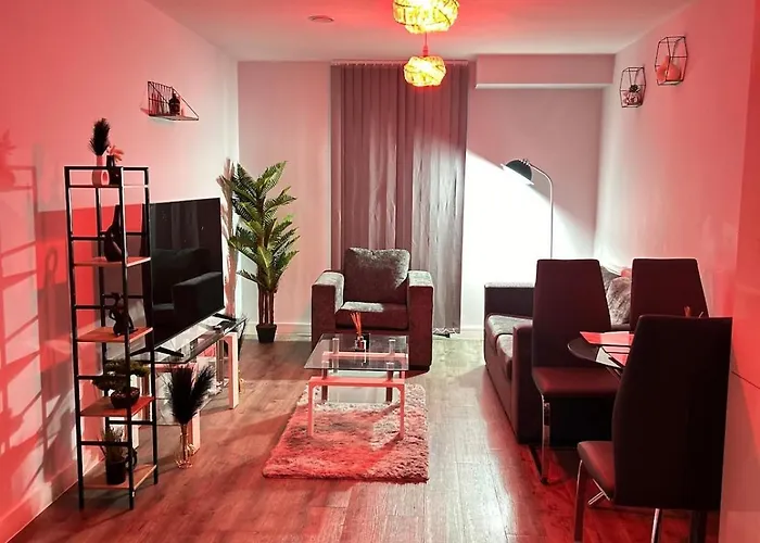2 Bedroom Apartment With City View Birmingham