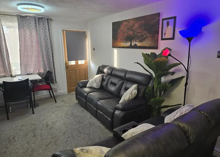 A Cosy Room With A King-Sized Bed & Netflix Tv Birmingham