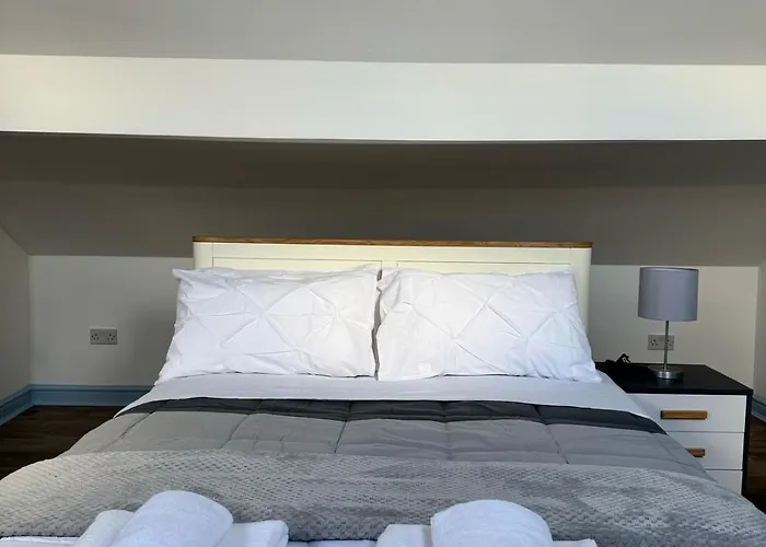 Stylish Loft Near Birmingham Apartment