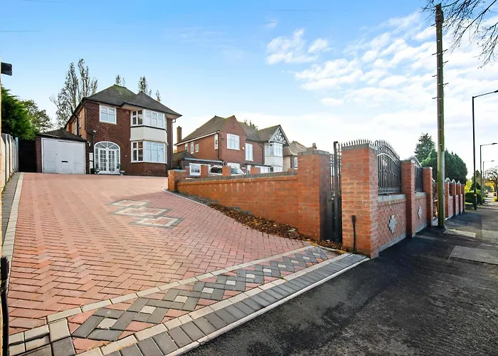 Spacious 5 Bed House - 11 Guests - Netflix - Off Street Parking - Garden 316C Birmingham