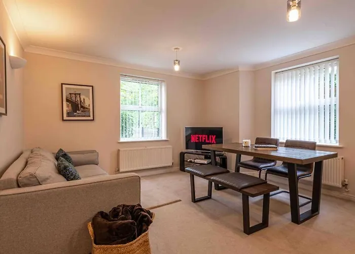 Spacious Apartment, Near Birmingham Centre + Nec