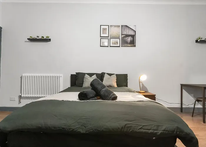 Modern Moseley Studio - 3 Birmingham
