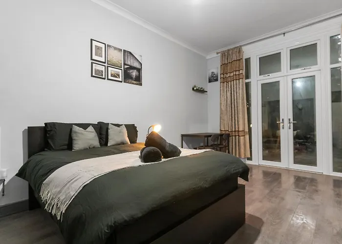 Modern Moseley Studio - 3 Birmingham