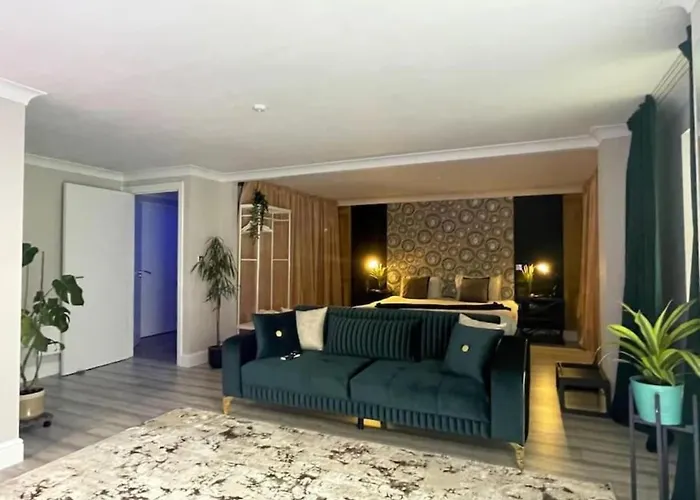 The Exclusive Jacuzzi Apartment With Fireplace & Parking Birmingham