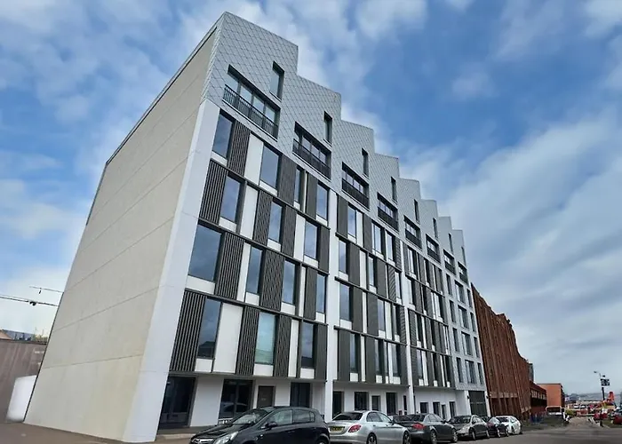Stylish 2 Floor L Sleeps 6 L Wi-Fi L Pool Table L City Centre Birmingham
