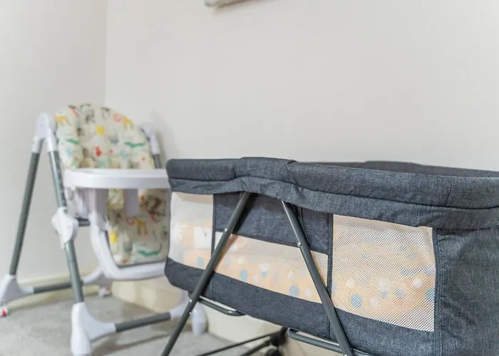 Bloom Court -Sleeps 6-Free Parking With Workspace & High-Speed Wifi Birmingham