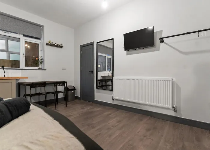 Cheerful Moseley Studio - 2 Birmingham